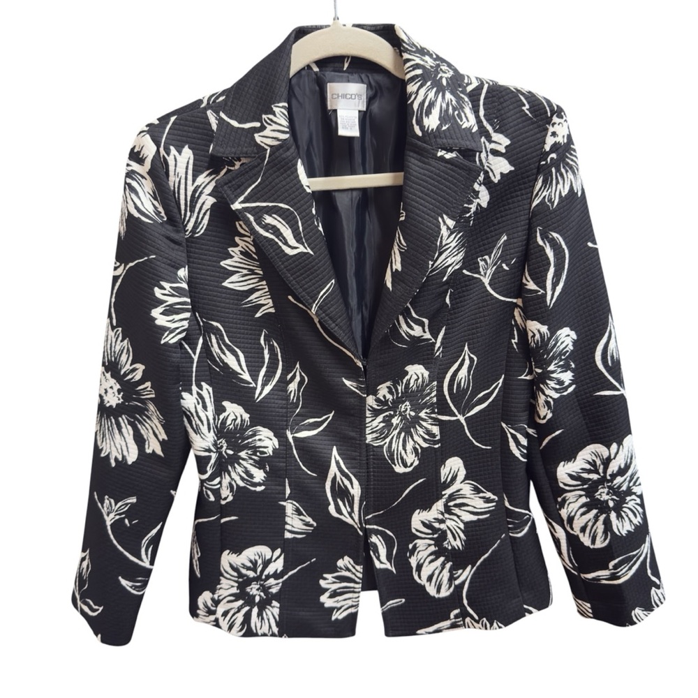 Chico's Black & White Graphic Floral Quilted Blazer Jacket Size 4/6 Small